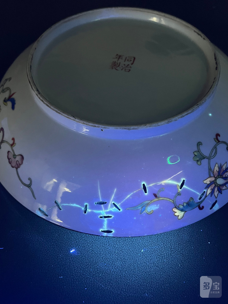 清同治  黄地粉彩 " 喜鹊登梅 " 图盘 - 图16